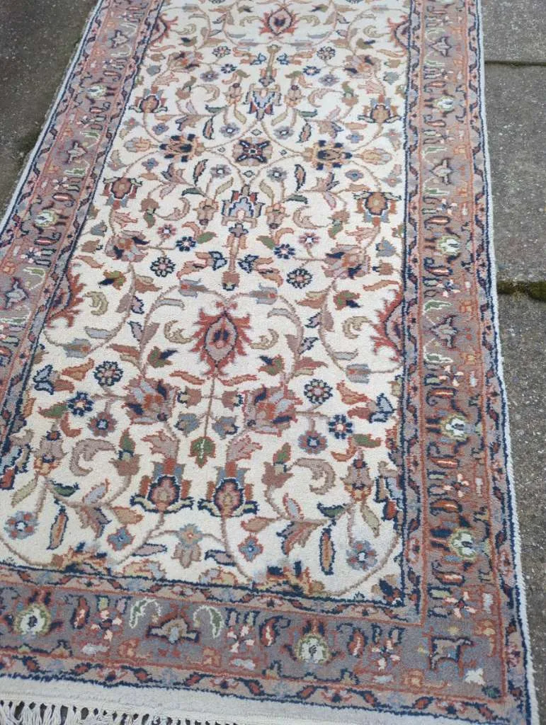 Schöner Teppich ca.80x300cm / Teppichvorleger Vorleger Läufer, € 50,- (8274 Sankt Magdalena am Lemberg)