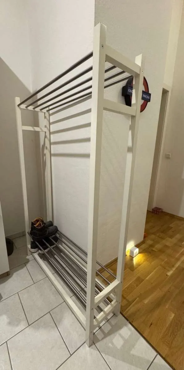 IKEA TJUSIG Garderobe weiß - gebraucht, stabil und zeitlos, € 30,- (1020 Wien)