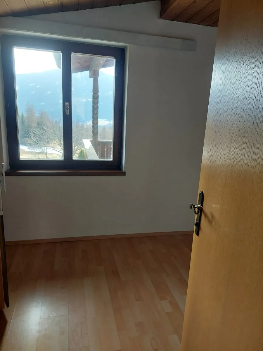 Sonnige Dachgeschosswohnung mit 2 Balkone - Widok 3