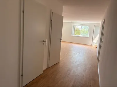 Neubauwohnung inkl. Garagenplatz u. BK in direkter Seelage mit Seeblick - 1220 Wien – Bild 2