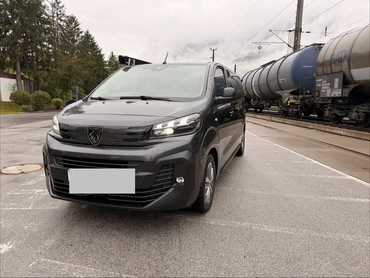 Peugeot Expert Kombi L2 | 8-Sitzer | 179 PS Automatik | Fiamma F45 ...