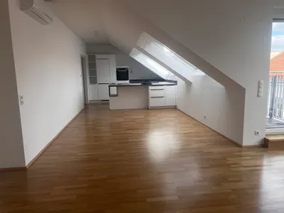 Exklusive DG-Wohnung mit 37 m² Terrasse, Klimaanlage und Traumblick – Bild 2
