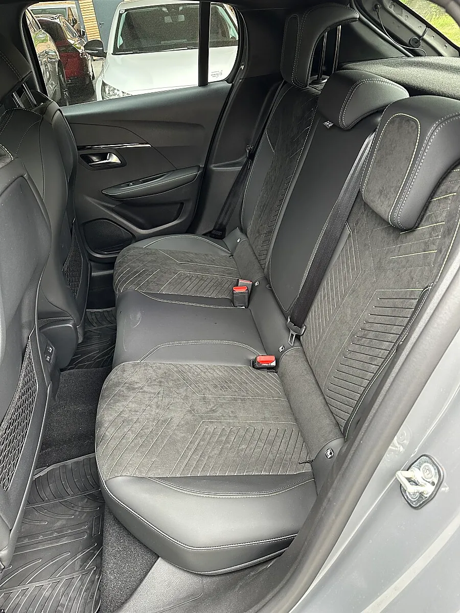 Peugeot 208 GT 110PS Automatik – Bild 18