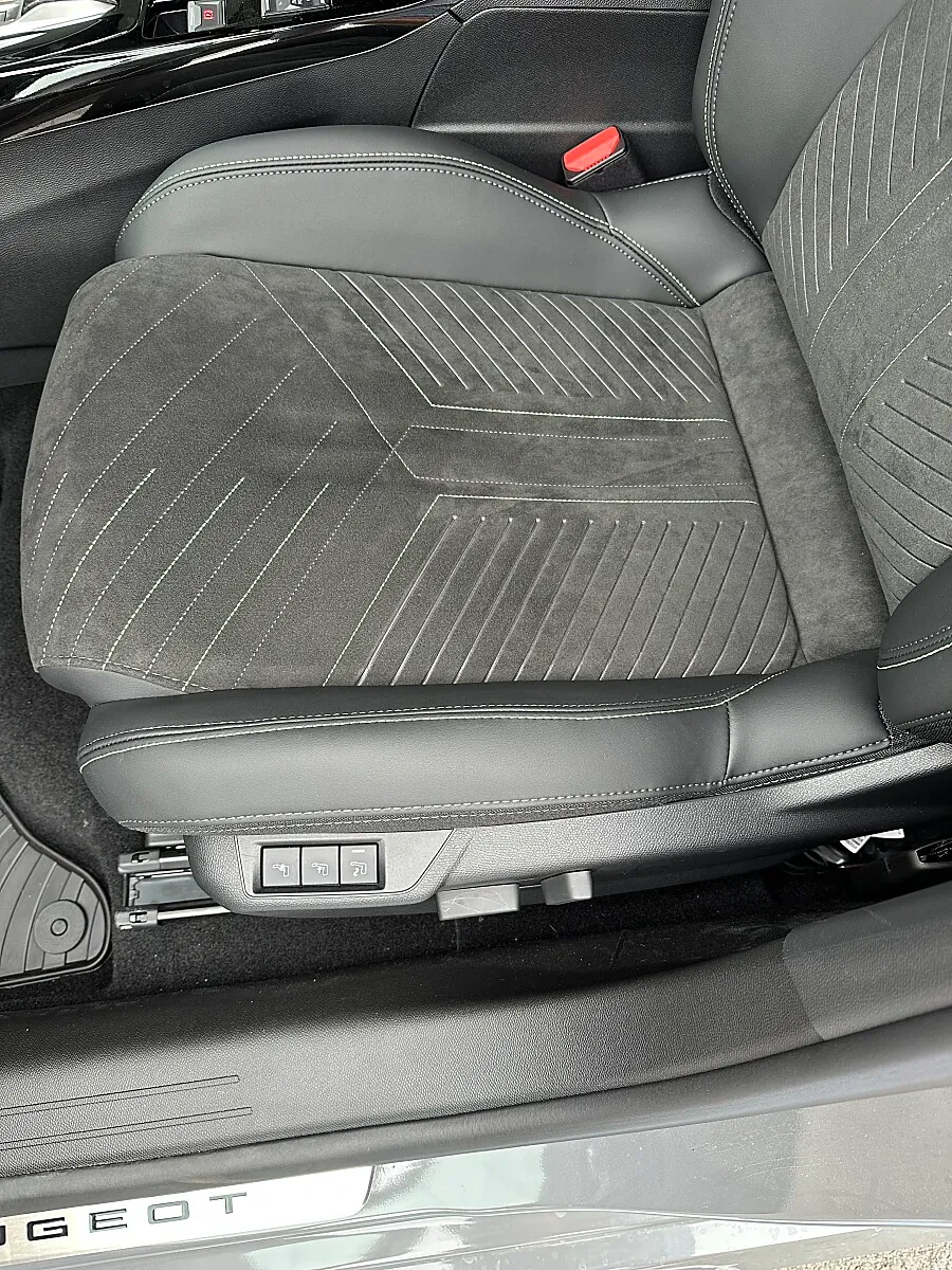 Peugeot 208 GT 110PS Automatik – Bild 11