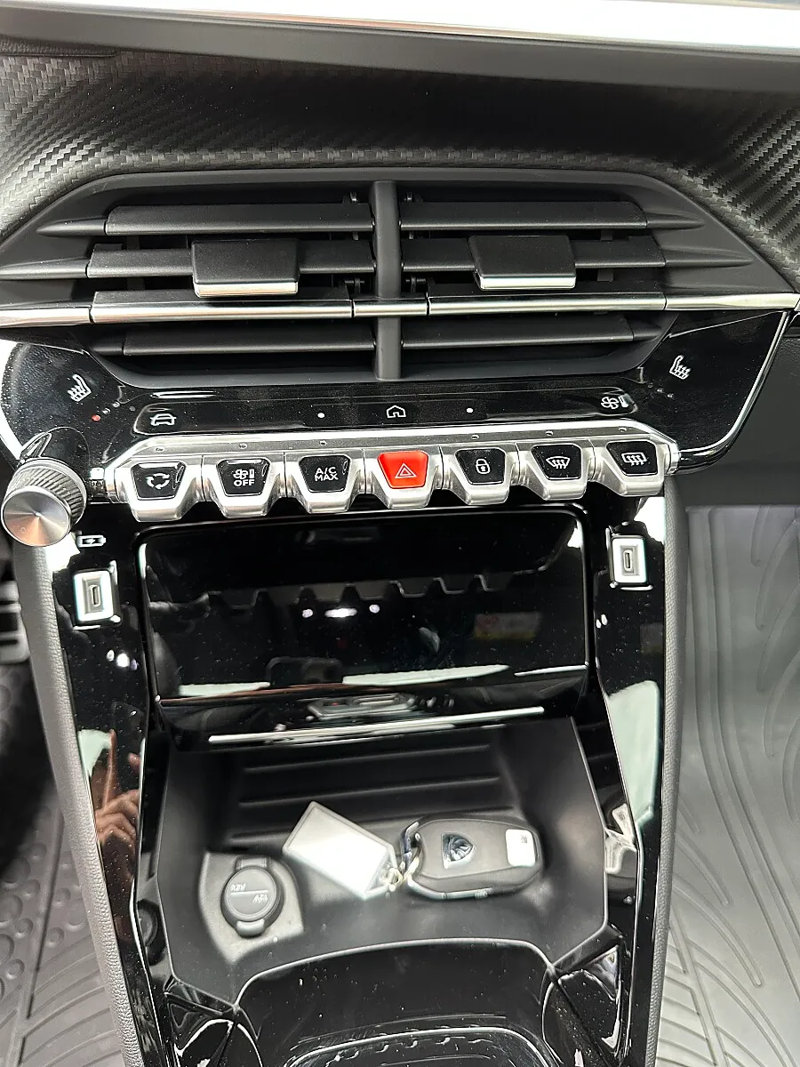 Peugeot 208 GT 110PS Automatik – Bild 16