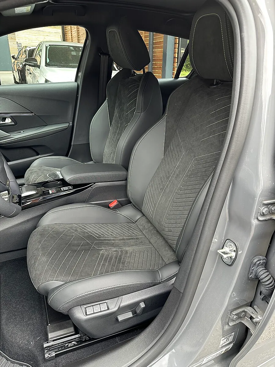 Peugeot 208 GT 110PS Automatik – Bild 10