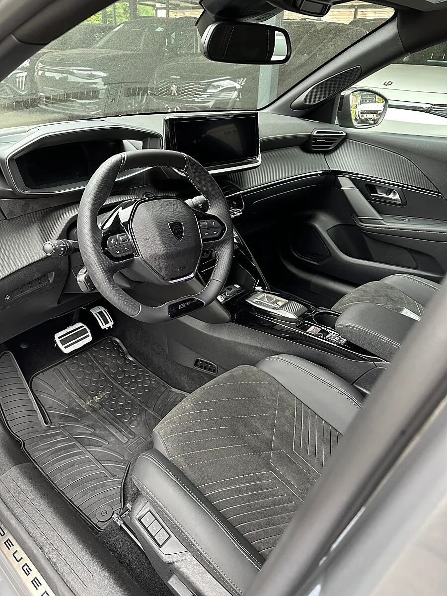 Peugeot 208 GT 110PS Automatik – Bild 8