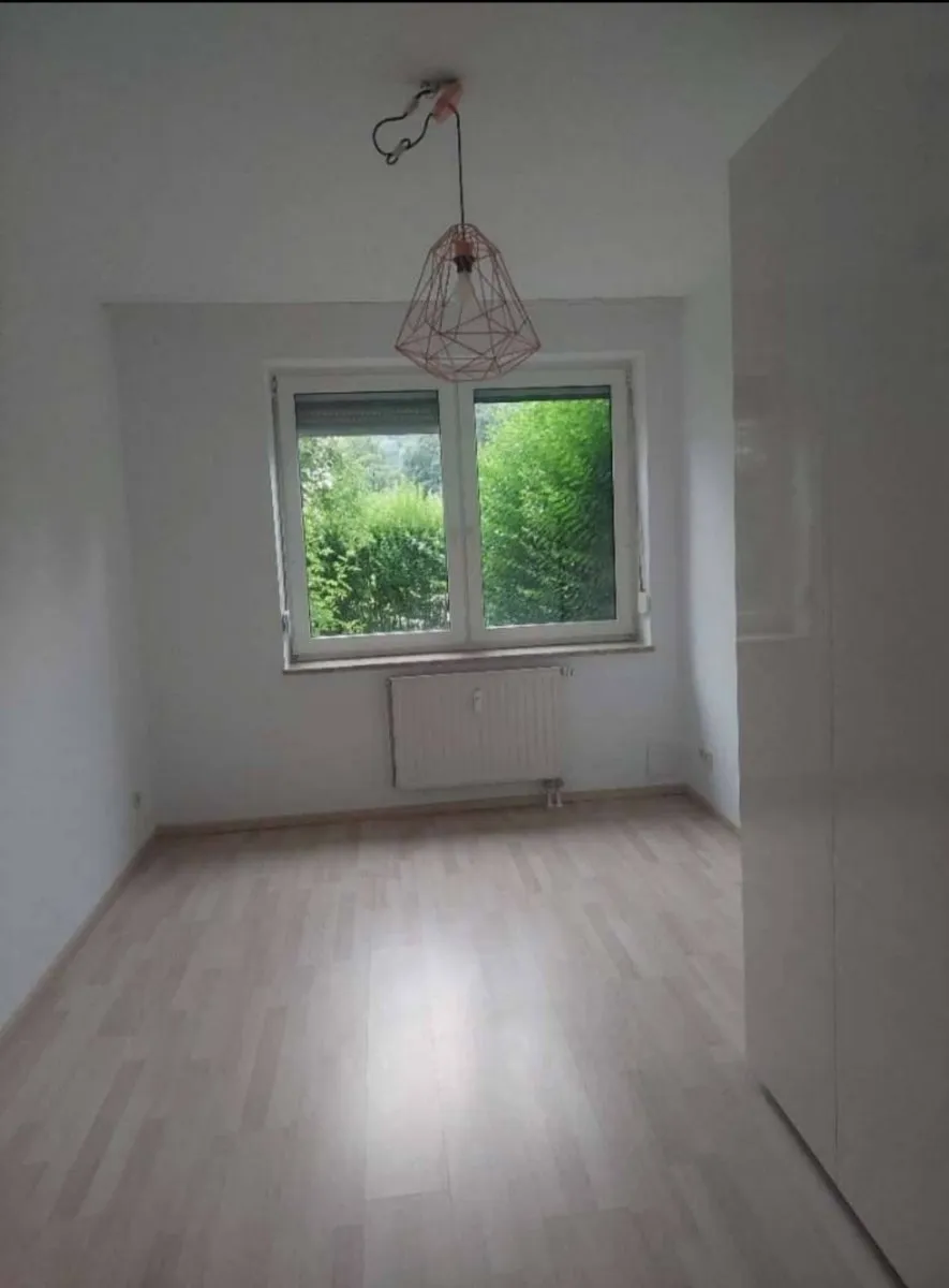 2 Wohnungen nebeneinander, Eigengarten, jegliche Infrastruktur, trotzdem ruhig und im Grünen - Ansicht 2