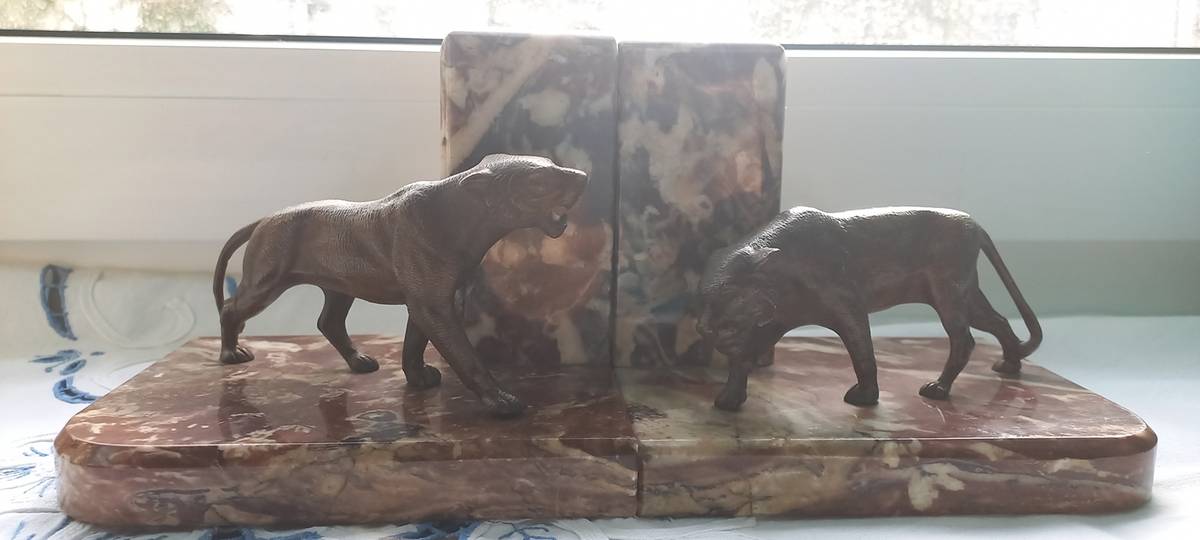 Art Déco Buchstützen: Pumas auf Marmor (ca. 1930)