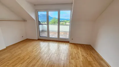 5-Zimmer-Haus mieten in Vöcklabruck – 126 m², € 2.350 – Bild 3 von 8
