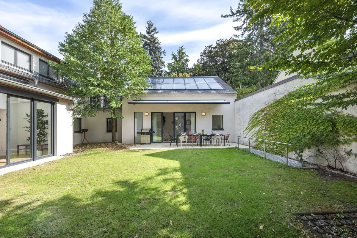 Grinzing/Cobenzlgasse: Stilvolle ehemalige Heurigen-Residenz mit Indoorpool, Garage und Lift – pohled 2