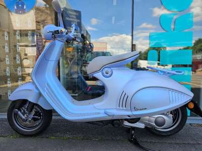 Vespa 946 Snake E5+ Limited Edition, jetzt zum Frühja...