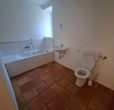 5-Zimmer-Haus mieten in Sankt Pölten – 250 m², € 1.950 – Bild 2 von 6