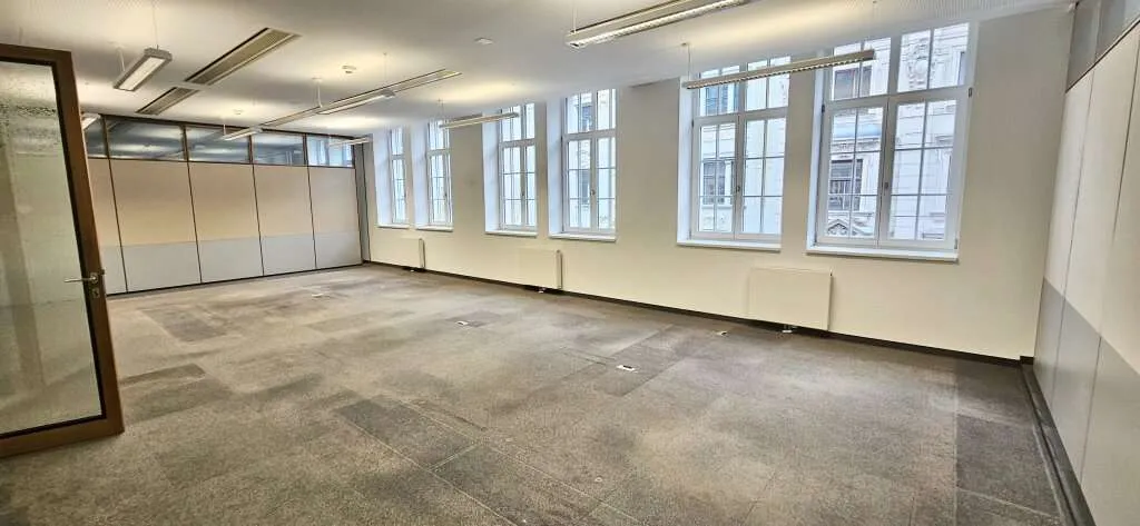 ca. 638 m² Bürofläche in repräsentativem Jugendstilgebäude am Fleischmarkt in 1010 - Widok 3