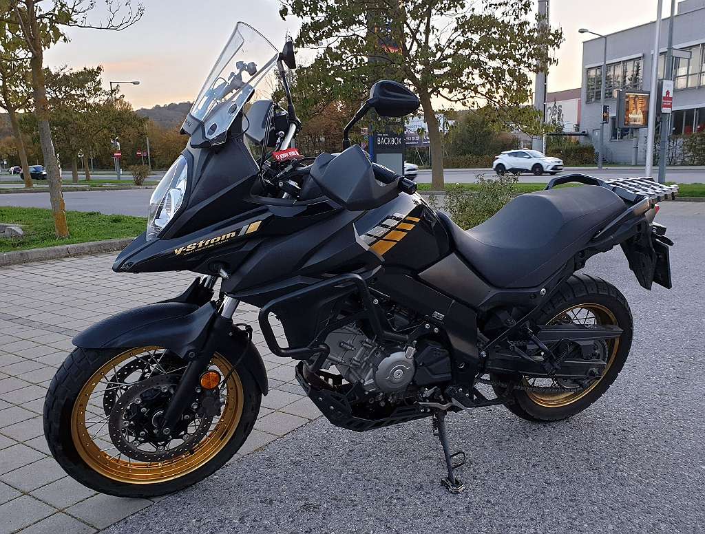 Suzuki V-Strom DL 650 XT mit viel Zubehör Tourer