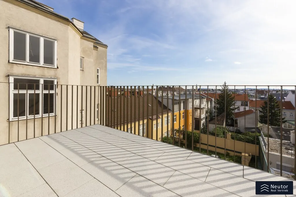 LICHTDURCHFLUTETE DACHGESCHOSSWOHNUNG - TERRASSE MIT TRAUMHAFTEM BLICK ÜBER WIEN - IN BESTER LAGE DES 17. BEZIRKS - Ansicht 2