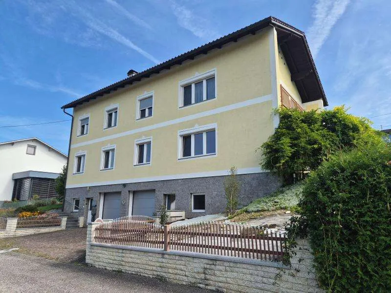 Ein- bzw. Zweifamilienhaus in Niederneukirchen! 235 m² WNFL, vollunterkellert inkl. Doppelgarage, 1113 m² Grundfläche! Nähe Ortszentrum! - Ansicht 3