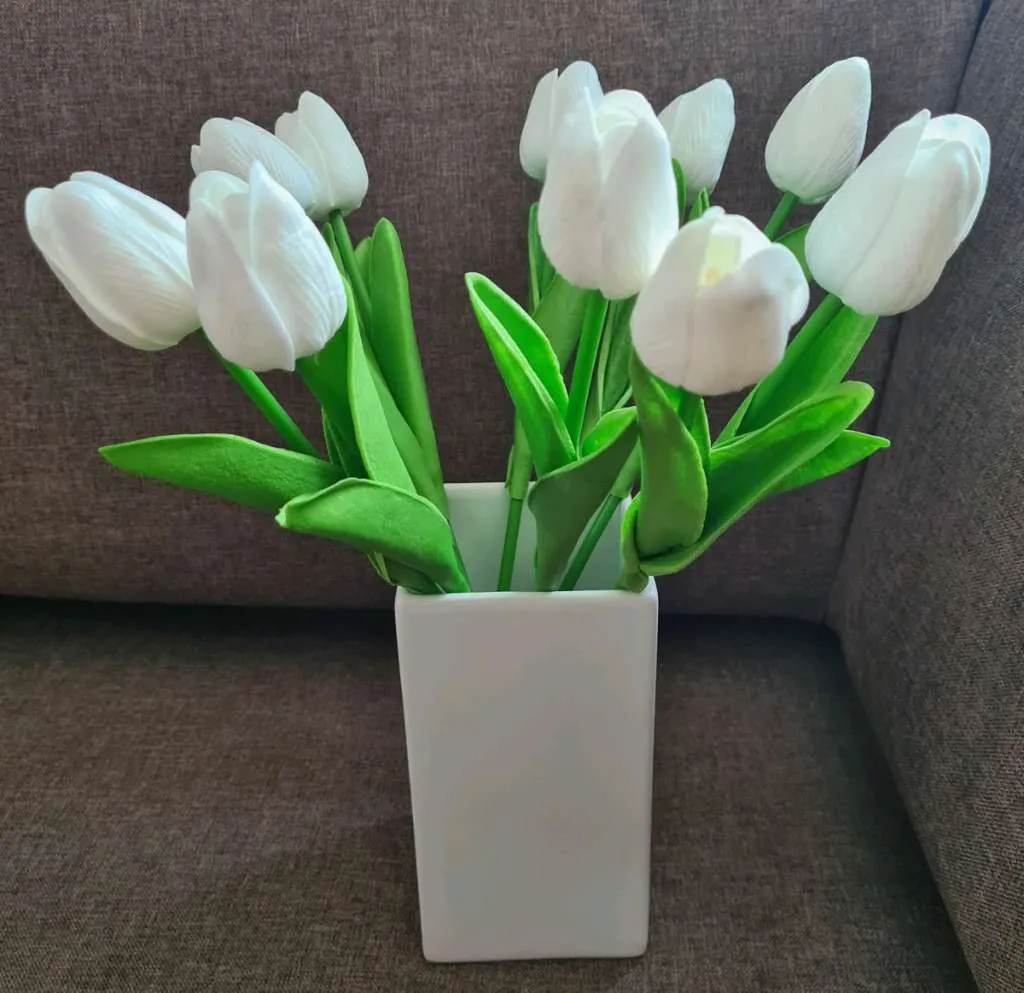 Tulpen NEU die aussehen wie echt künstlich Kunstpflanzen fake Schnittblumen ohne Vase Tulip, € 1,99 (9500 Villach)