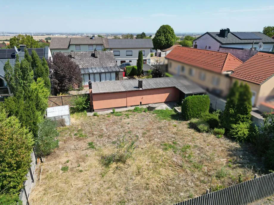 Zeme, 830 m²