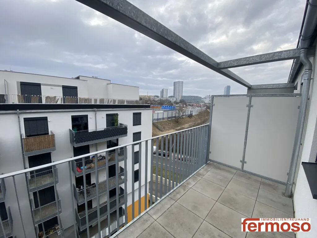 Moderne 2 Zimmer Wohnung mit atemberaubender Terrasse – pohled 3