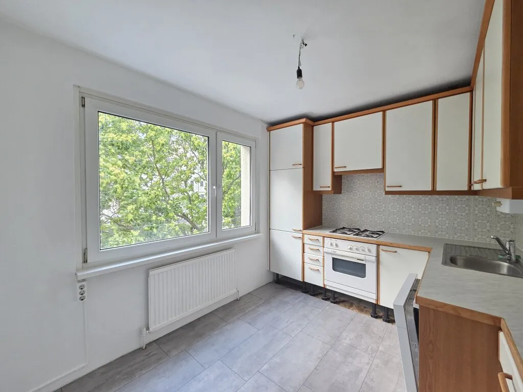 Tolle Eigentumswohnung mit Loggia und Lift samt eigenem Innenhofparkplatz in guter Lage - Ansicht 2