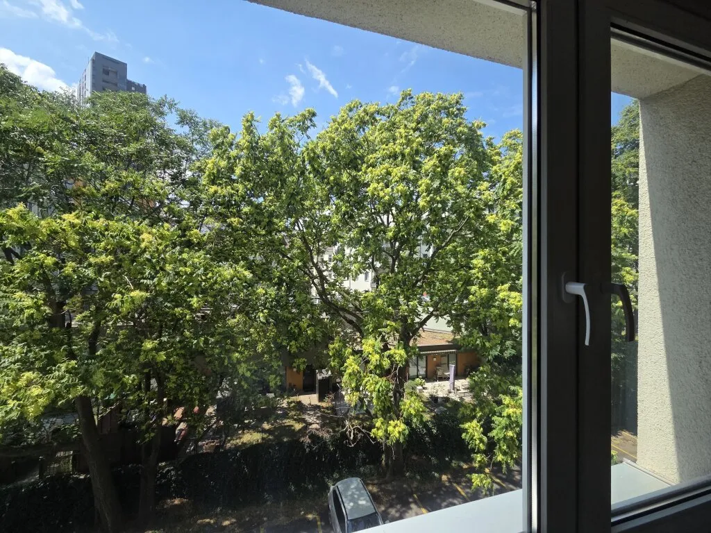 Tolle Eigentumswohnung mit Loggia und Lift samt eigenem Innenhofparkplatz in guter Lage - Ansicht 3