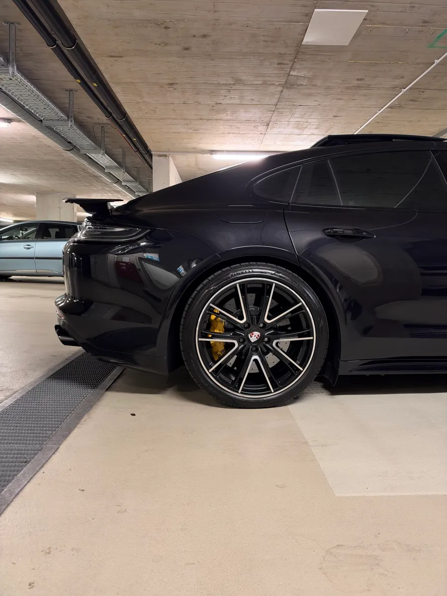 Porsche Panamera 2023 photo 2