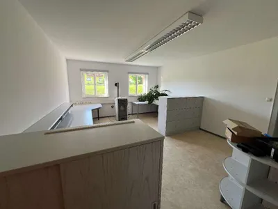 4-Zimmer-Gewerbeimmobilie mieten in Vöcklabruck – 146 m², € 1.100 – Bild 3 von 6