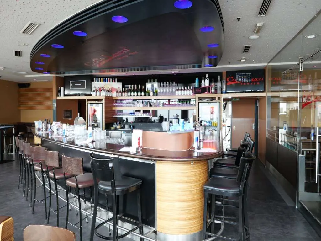 Moderne Lounge Bar - Flughafennähe - Ansicht 2