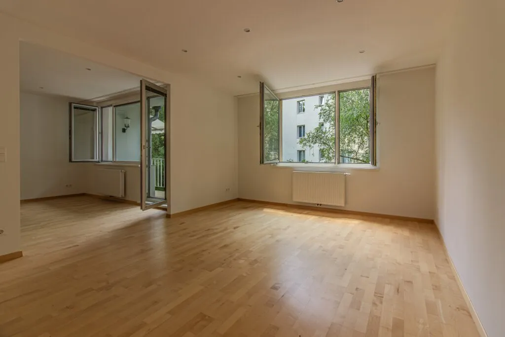 Erstbezug nach Sanierung: Fernblick mit Loggia & Garage - Ansicht 2