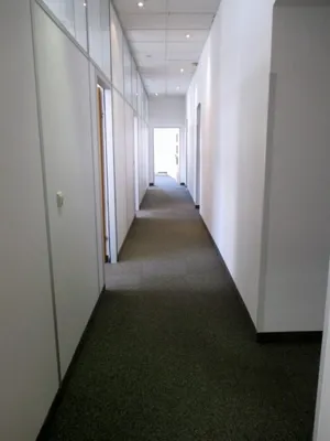 9-Zimmer-Gewerbeimmobilie mieten in Wien – 252 m², € 2.083 – Bild 4 von 10