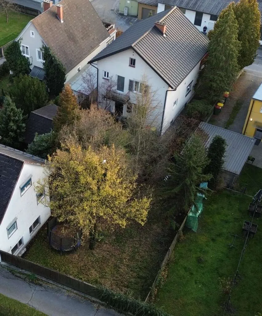 Stadtvilla mit großem Potential in besonders ruhiger, sonniger und zentraler Lage - Ansicht 3