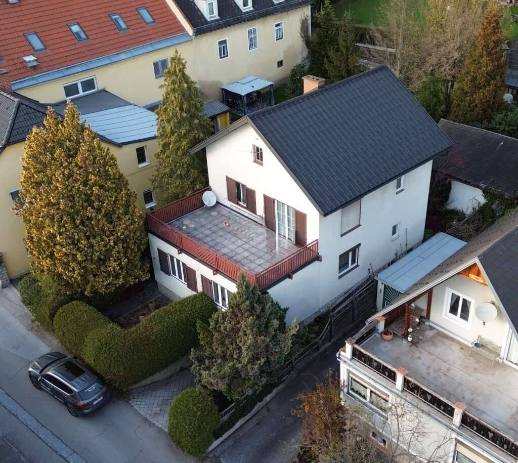 Stadtvilla mit großem Potential in besonders ruhiger, sonniger und zentraler Lage - Ansicht 2