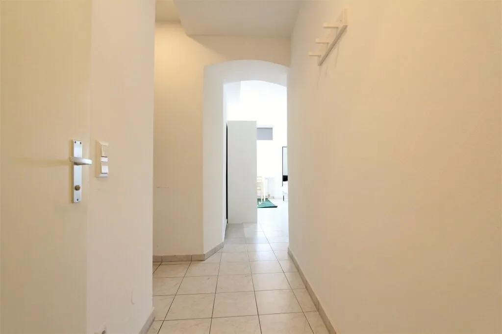 Kurzzeitvermietung! Modern möblierte, helle 1-Zimmer-Wohnung in Toplage! – pohled 2