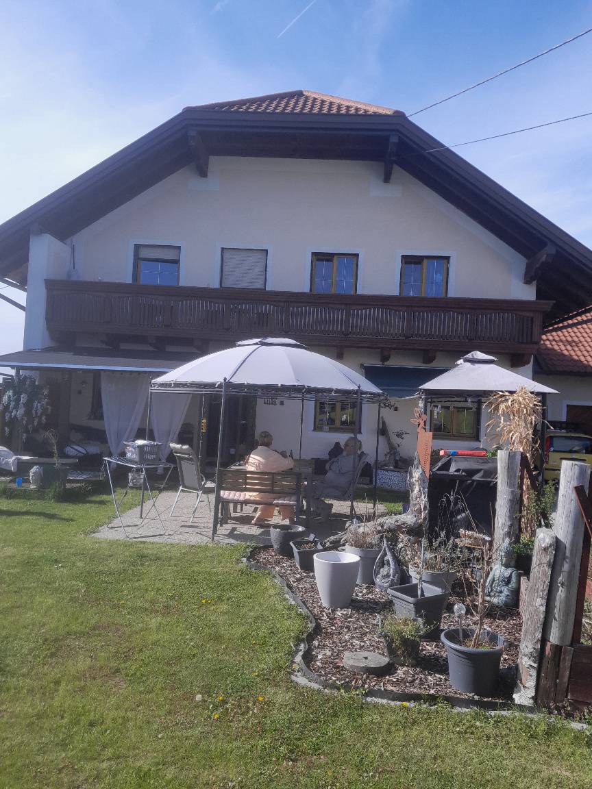 100m² Wohnung in Neukirchen, Neukirchen an der Enknach