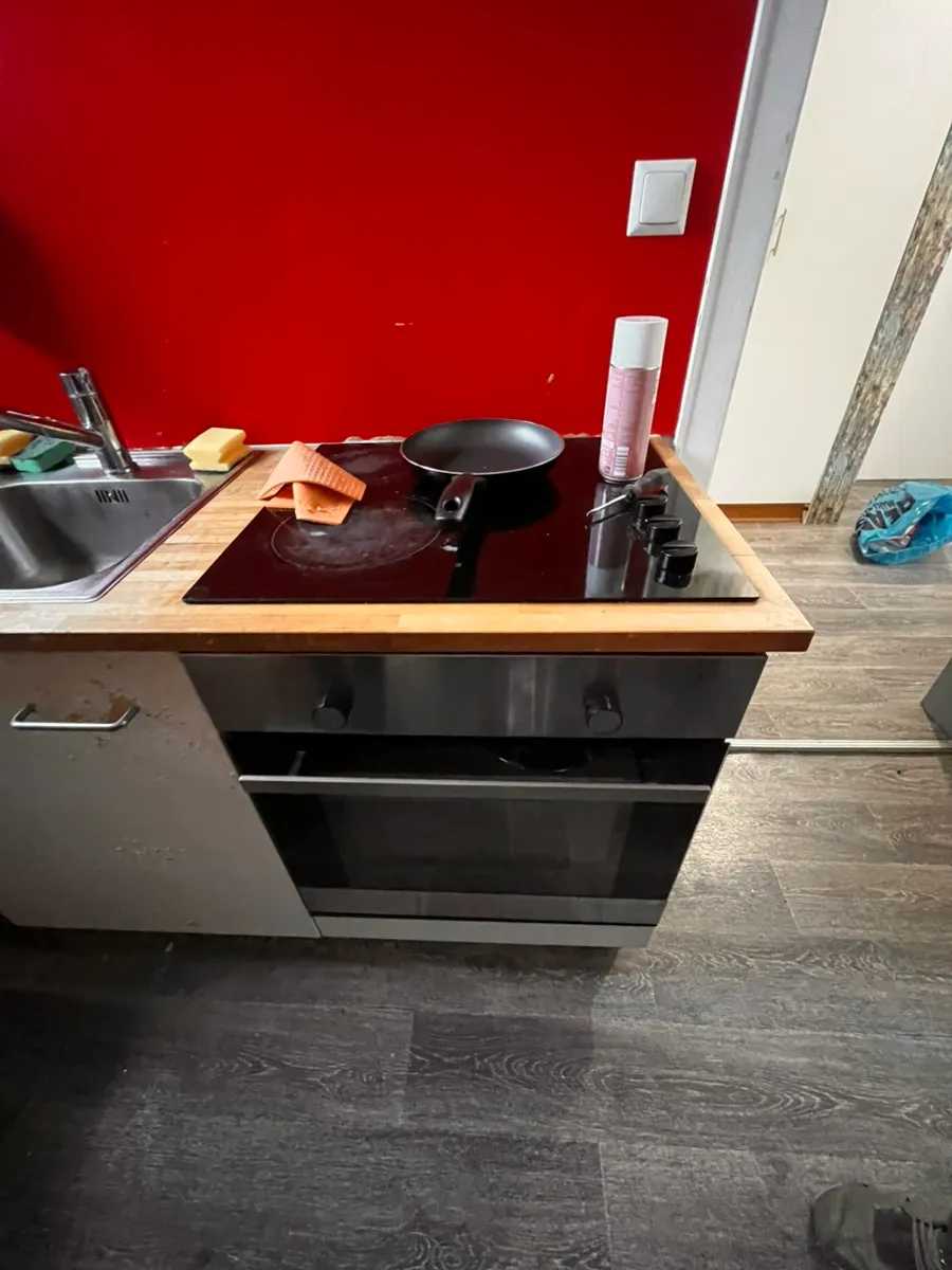 Küche inkl Elektrogeräte zu verschenken, € 0,- (6020 Innsbruck)