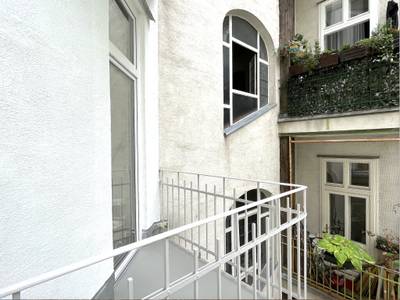 TABORSTRASSE | ALTBAUWOHNUNG MIT 4 ZIMMER, SEPARATER WOHNKÜCHE UND BALKON | UNBEFRISTETE VERMIETUNG – Bild 3