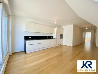 Urbaner Luxus: Geräumige 5-Zimmer-Wohnung im 1.+2. DG mit Balkon und Terrasse – Bild 2