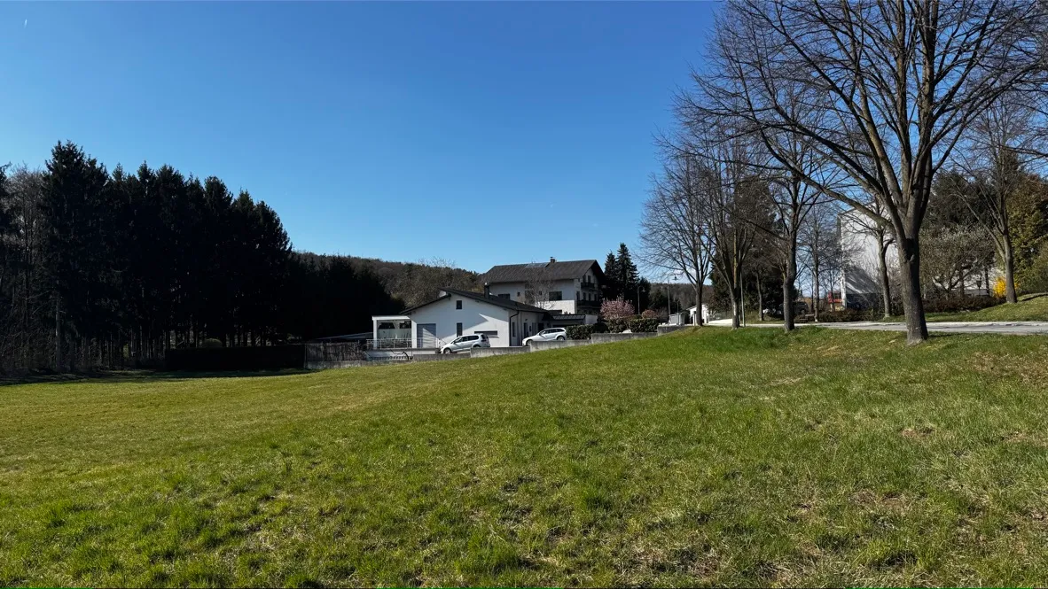 Attraktiver Baugrund in Golfplatz und Thermennähe für Familienhaus und/ oder gewerbliche Nutzung – pohled 3