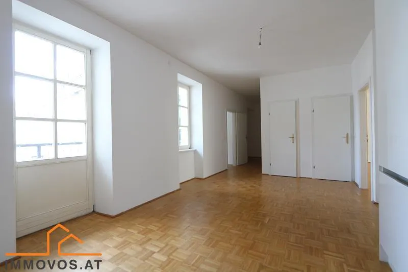 Nächst Bernhardgasse: 4 Zimmer-Altbauwohnung mit Loggia-Balkon in Biedermeiergebäude mit barrierefrei erreichbarem Lift - Ansicht 3