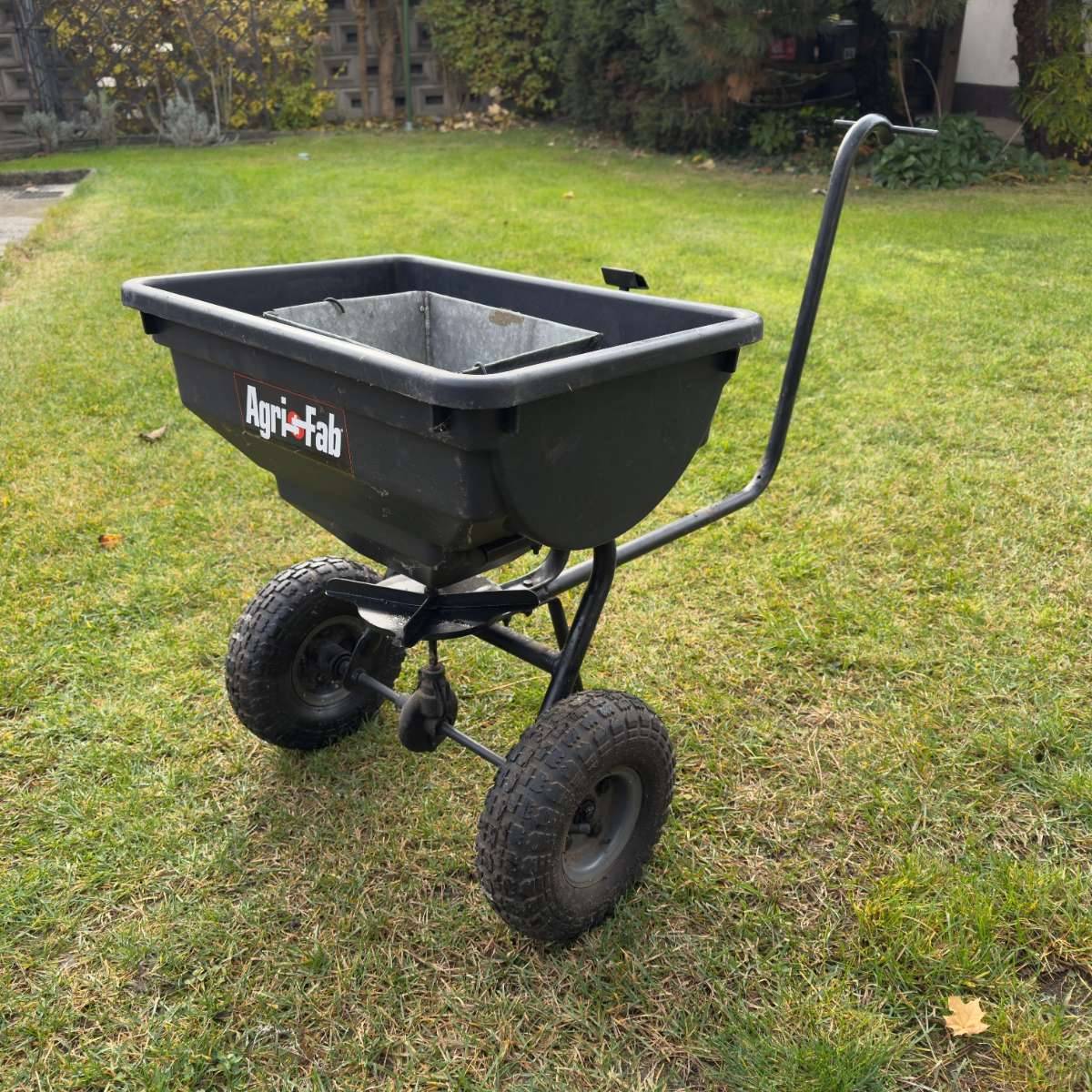 Profi Streuwagen Marke AGRI FAB fr Salz Splitt und Dnger - TOPP gepflegt,   100,- (4615 Holzhausen) - willhaben