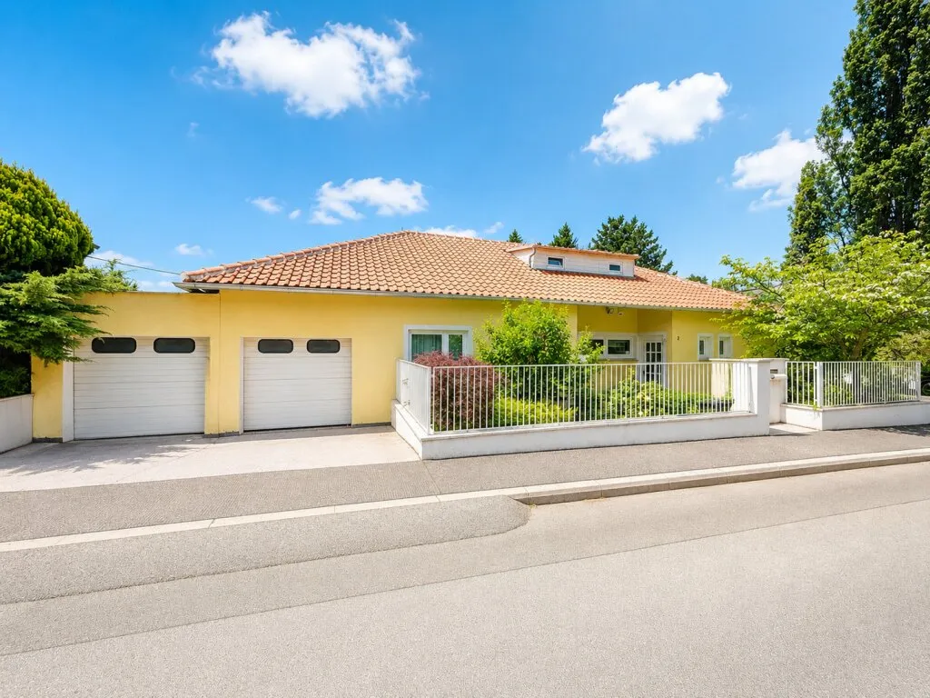 VIEL PLATZ & POTENZIAL | 7,5 Zimmer | ca. 185 m² NFL | Pool | Sanierungsbedürftig, Wien