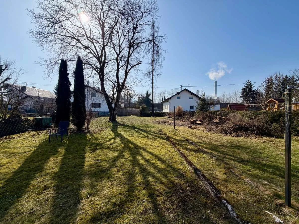 Großes Grundstück mit Altbauhaus in ruhiger Wohnlage - Ansicht 3
