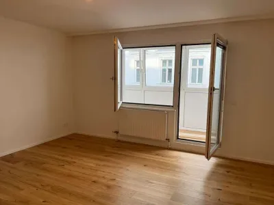 Neu renovierte Einzimmerwohnung mit Loggia in unmittelbarer Nähe zur Burggasse