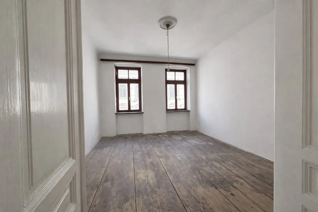 Charmante Wohnung in 1170 Wien - sanierungsbedürftig, 69m², baubewilligter Balkon, viel Potenzial, Nahe Yppenplatz! - Ansicht 2