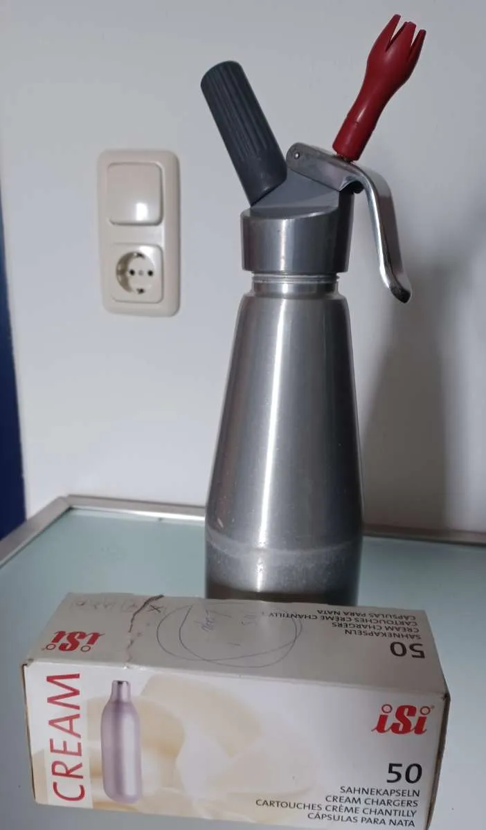 Isi -Sahnespender, inkl. 45 Kapseln, € 90,- (8280 Fürstenfeld)