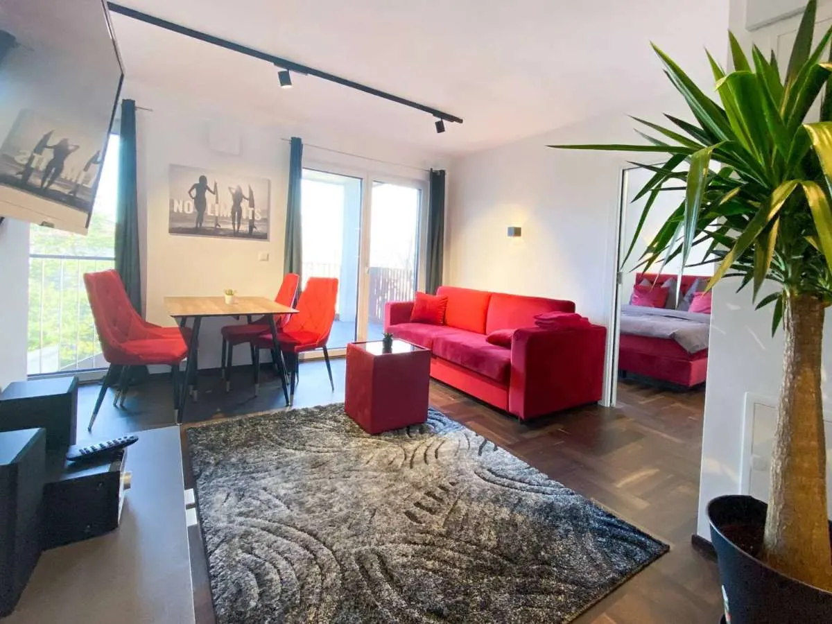 Vollmöblierte provisionsfreie Wohnung mit Balkon: einfach einziehen und wohlfühlen (kein Makler), Wien