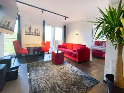 Vollmöblierte provisionsfreie Wohnung mit Balkon: einfach einziehen und wohlfühlen (kein Makler)