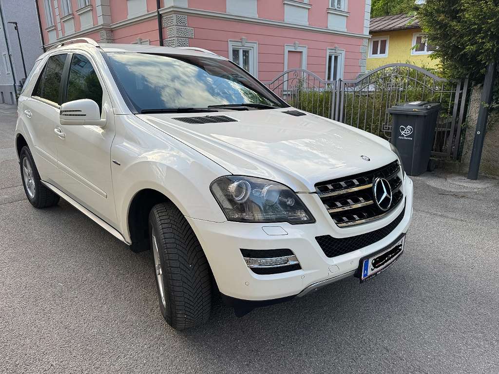 Mercedes-Benz M-Klasse ML 300 CDI BlueEfficiency 4MATIC Aut. DPF SUV / Geländewagen