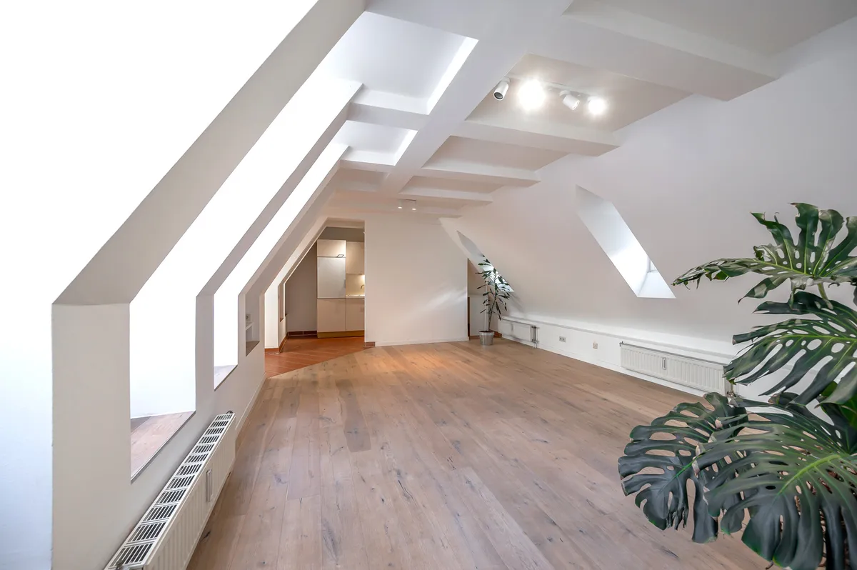 Lichtdurchflutete Dachgeschosswohnung im Herzen von Neubau | 72 m² | Lift | Klimaanlage möglich - Ansicht 3